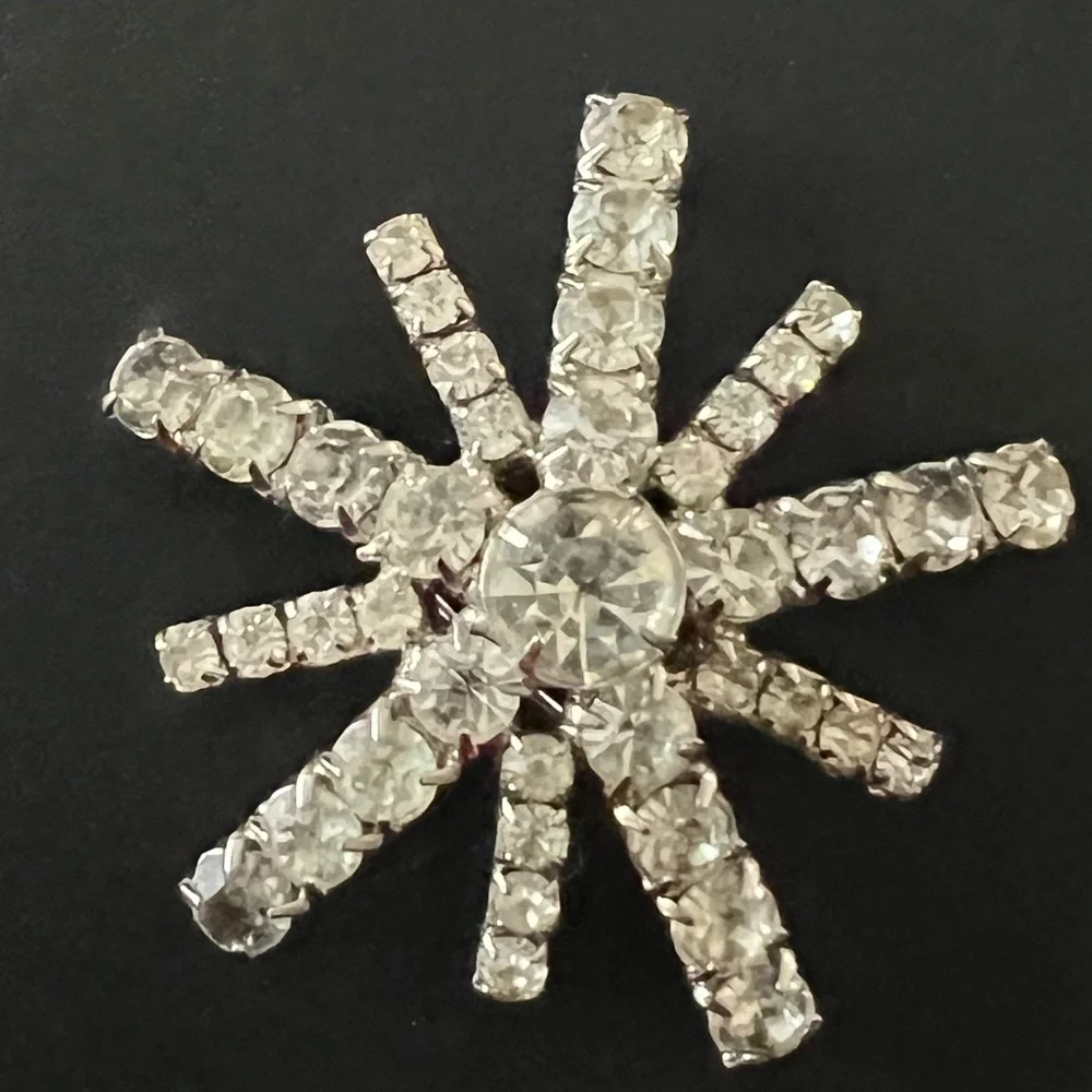 Vintage Sparkling Rhinestone Starburst Brooch